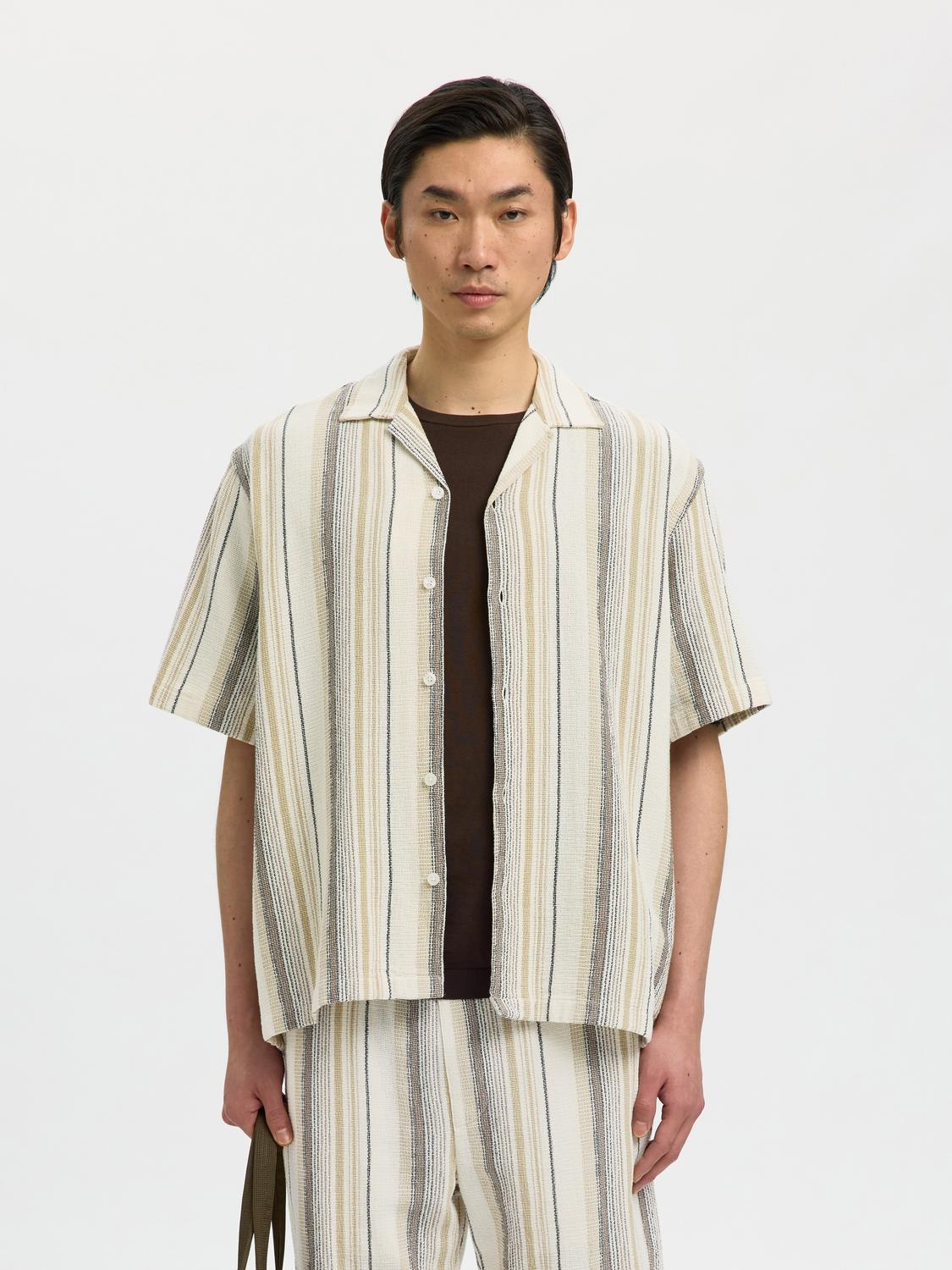 model_shot-front